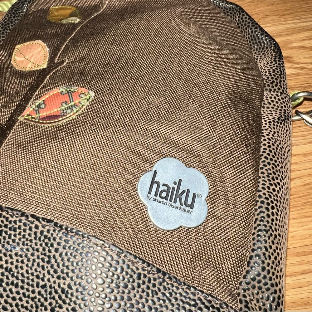 Haiku crossbody bag brown w/ green strap Appliqué‎ Leaves - Picture 3 of 8